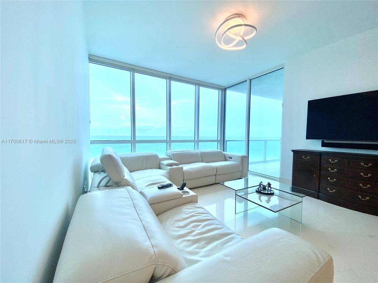 100 S Pointe Dr, Unit 1207, Miami Beach, FL 33139 Photo