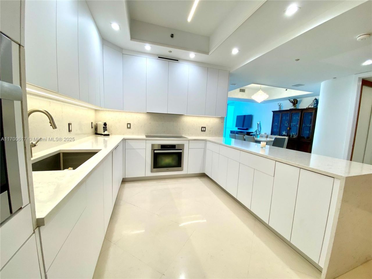 100 S Pointe Dr, Unit 1207, Miami Beach, FL 33139 Photo