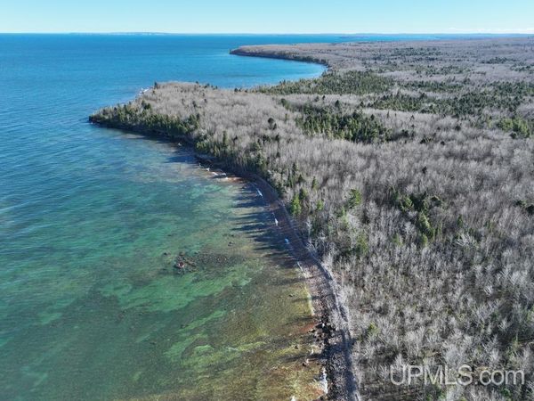 000 North Point Road Road, Onota Twp, MI 49806