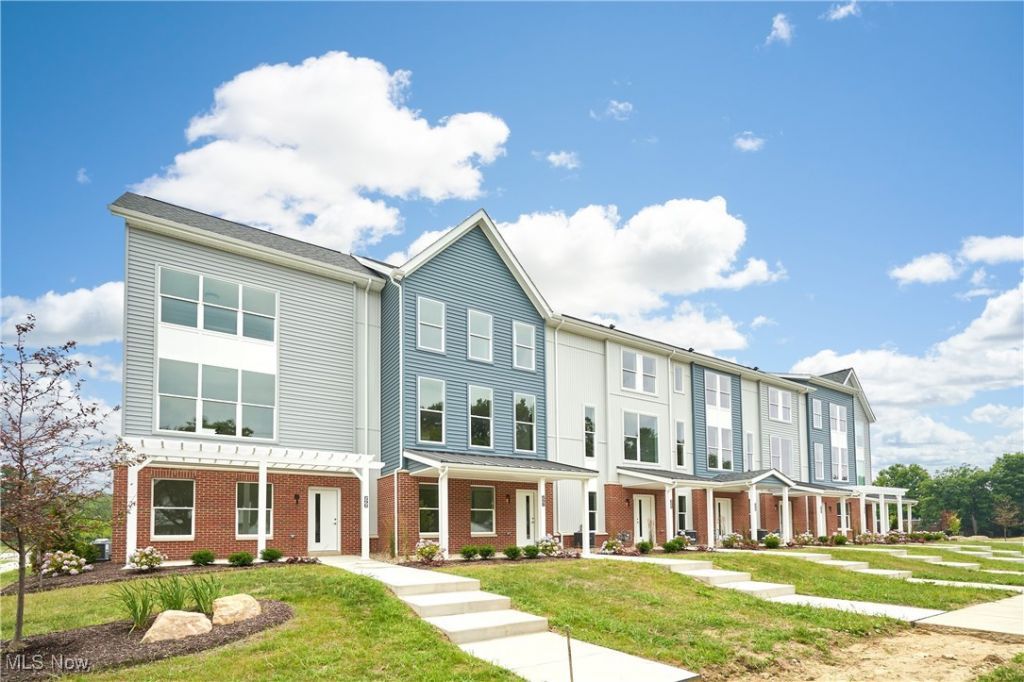 602 Mull Avenue, Unit 11, Akron, OH 44313 Main Photo