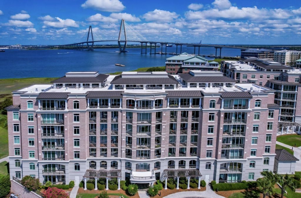 221 S Plaza Ct Photo 4