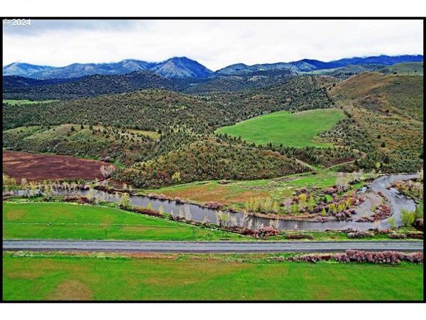 50889 Highway 26, Mount Vernon, OR 97865