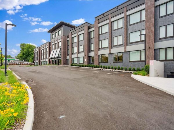 218 Middle Neck Road, Unit 202, Great Neck, NY 11021