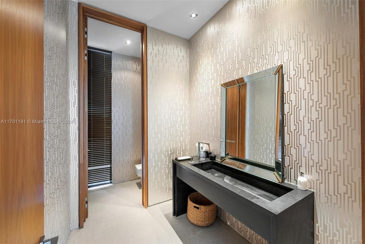 385 Centre Is, Golden Beach, FL 33160 Photo