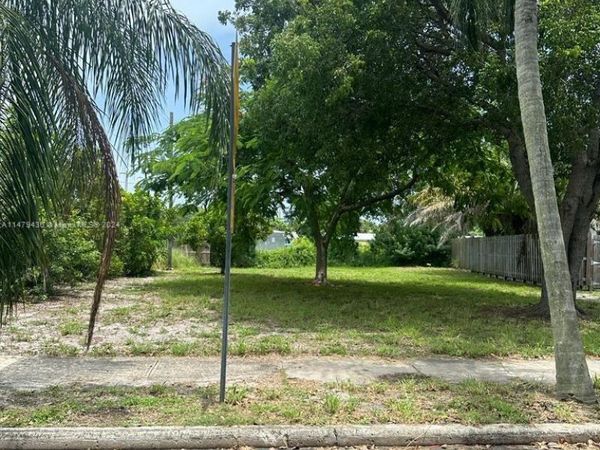 3014 Greenwood Ave, West Palm Beach, FL 33407
