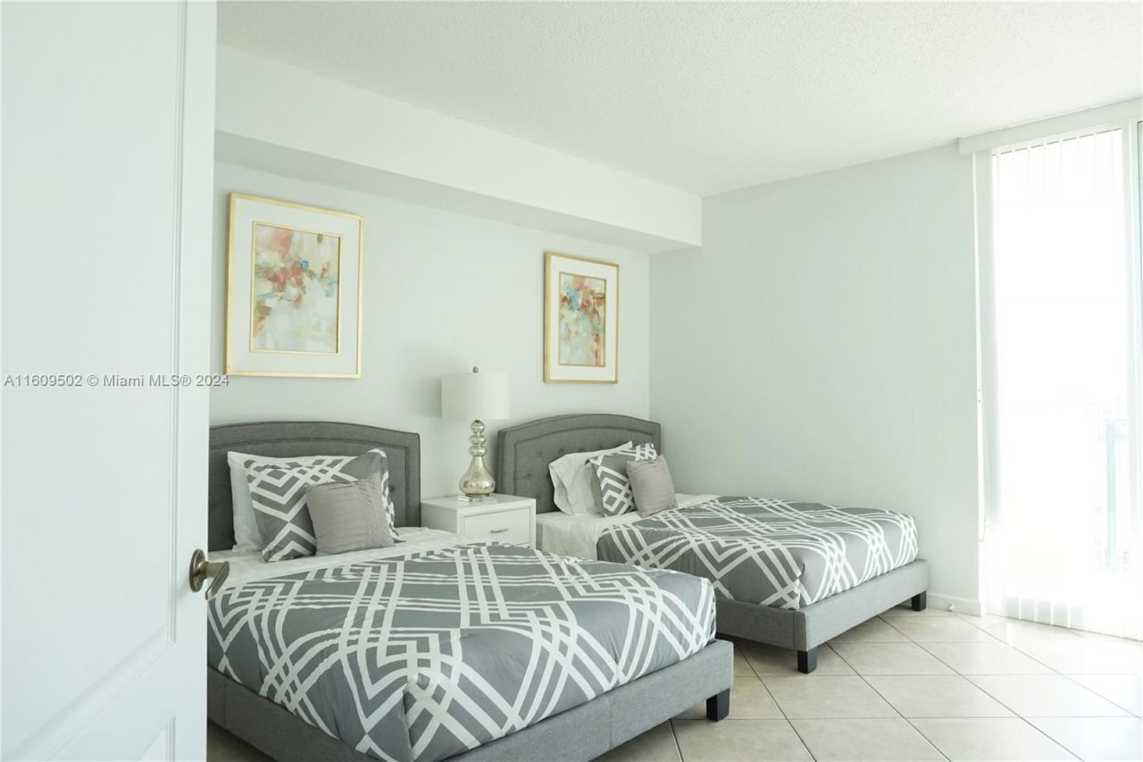 17555 Atlantic Blvd, Unit 606, Sunny Isles Beach, FL 33160 Photo