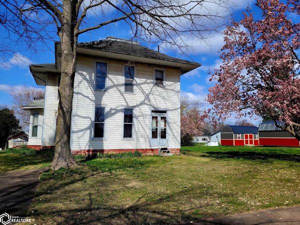 202 N West Street, Sigourney, IA 52591