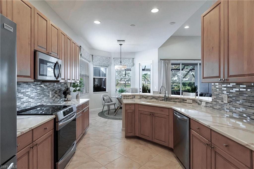 3920 Lakeview Isle Ct, Fort Myers, FL 33905 Photo