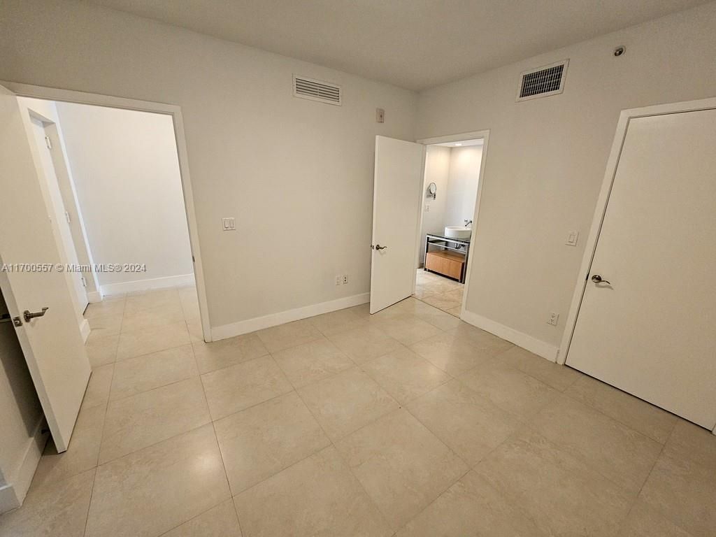 6000 Collins Ave, Unit 528, Miami Beach, FL 33140 Photo