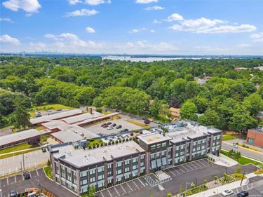 218 Middle Neck Road, Unit 110, Great Neck, NY 11021