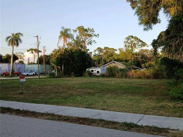 459 State ST, NORTH FORT MYERS, FL 33903