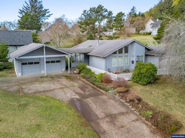 341 Combs Cir, Yachats, OR 97498