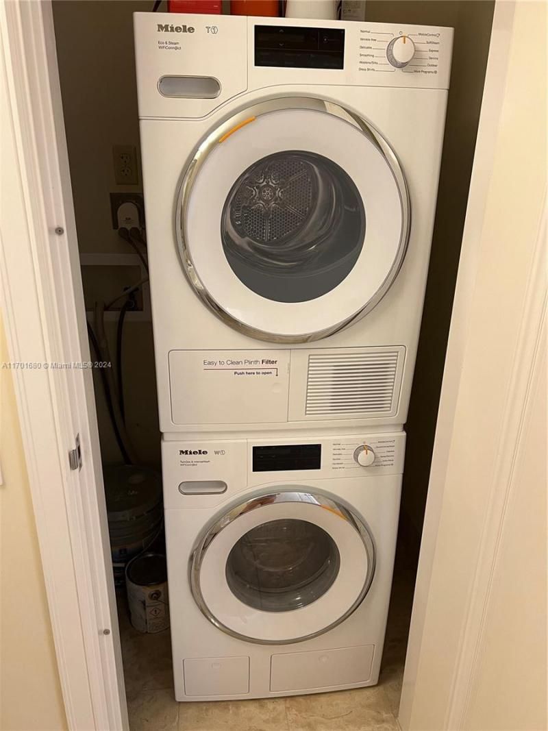 1435 Brickell Ave, Unit 3307, Miami, FL 33131 Photo