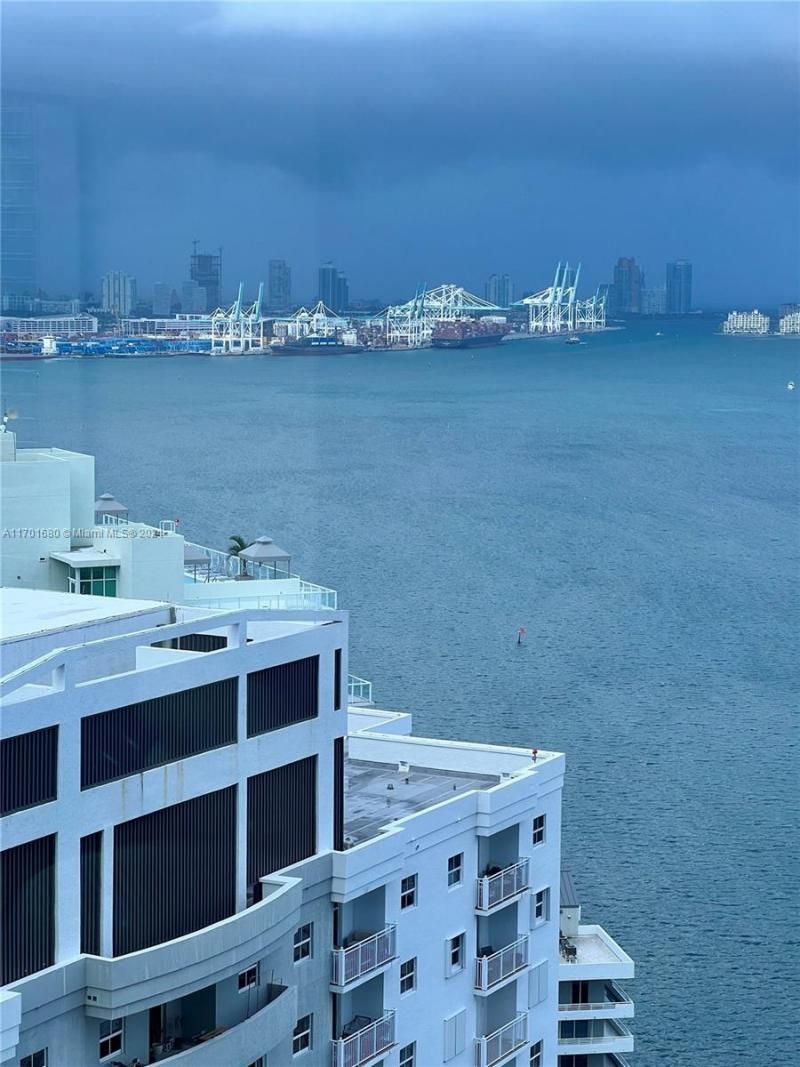 1435 Brickell Ave, Unit 3307, Miami, FL 33131 Photo