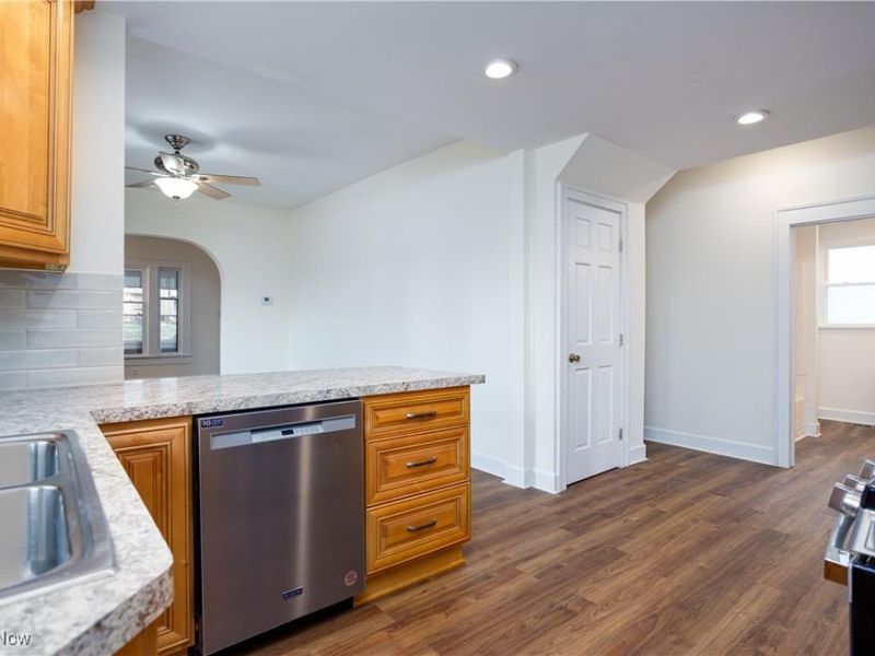 613 Wooster Road N, Barberton, OH 44203 Photo 8