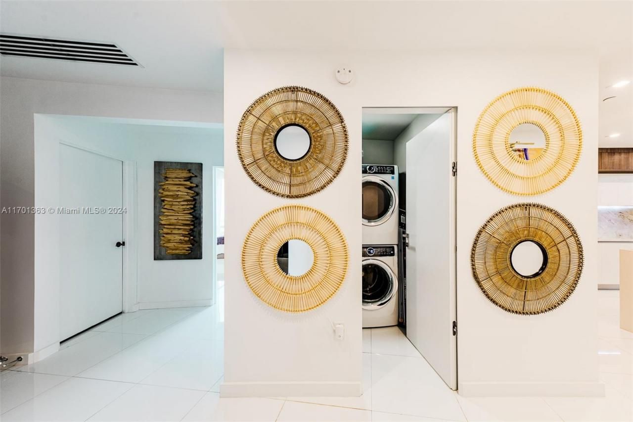 851 NE 1st Ave, Unit 2111, Miami, FL 33132 Photo