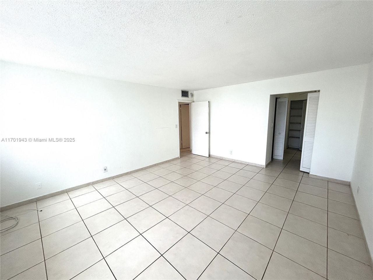 1825 S Ocean Dr, Unit 401, Hallandale Beach, FL 33009 Photo