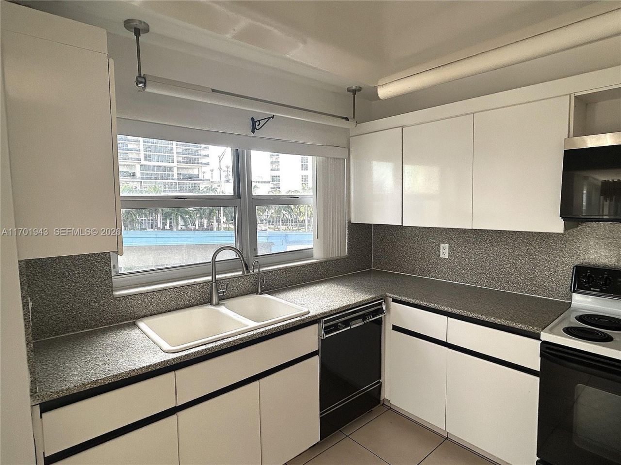 1825 S Ocean Dr, Unit 401, Hallandale Beach, FL 33009 Photo