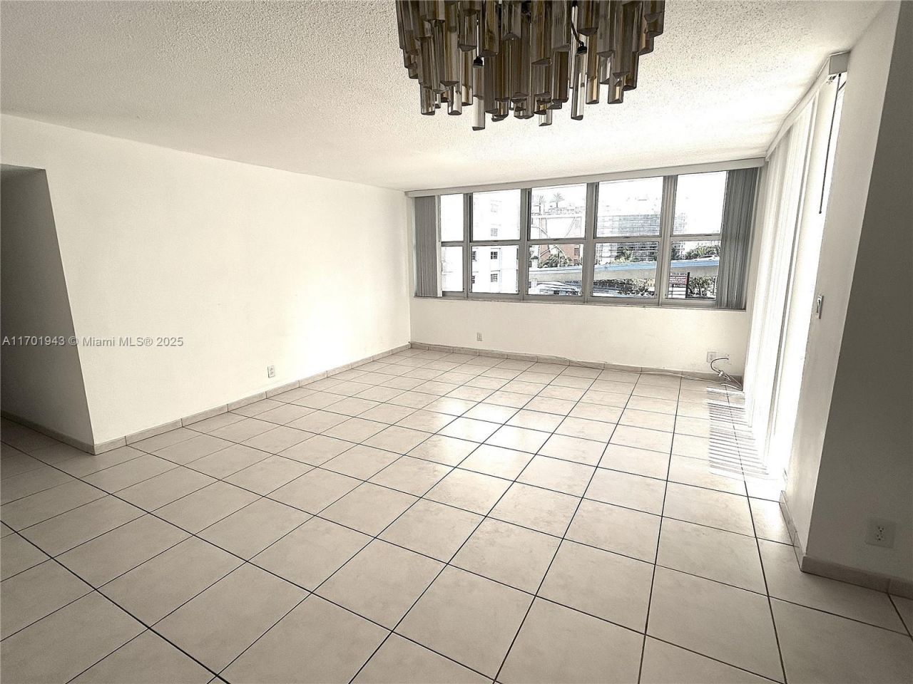1825 S Ocean Dr, Unit 401, Hallandale Beach, FL 33009 Photo