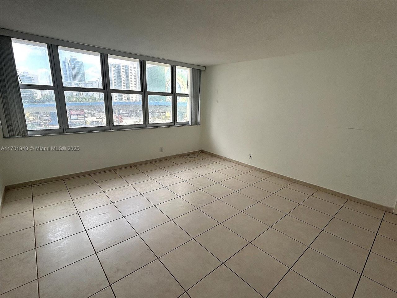 1825 S Ocean Dr, Unit 401, Hallandale Beach, FL 33009 Photo