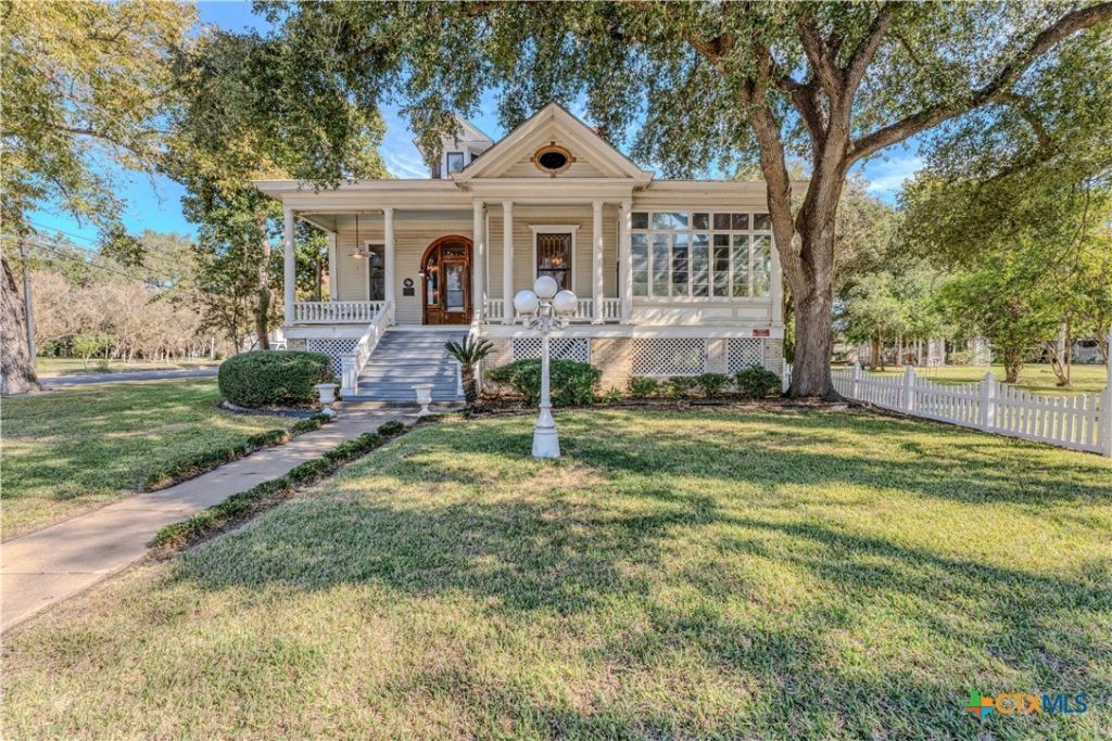 524 Saint Peter Street, Gonzales, TX 78629 Main Photo