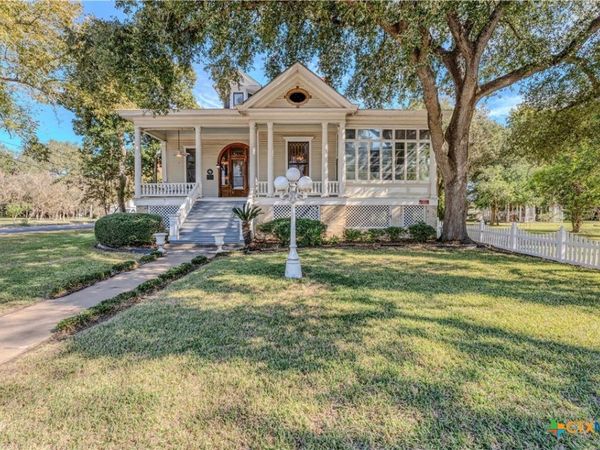 524 Saint Peter Street, Gonzales, TX 78629