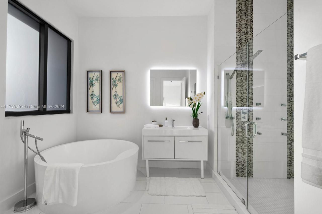 2040 NE 121st Rd, North Miami, FL 33181 Photo