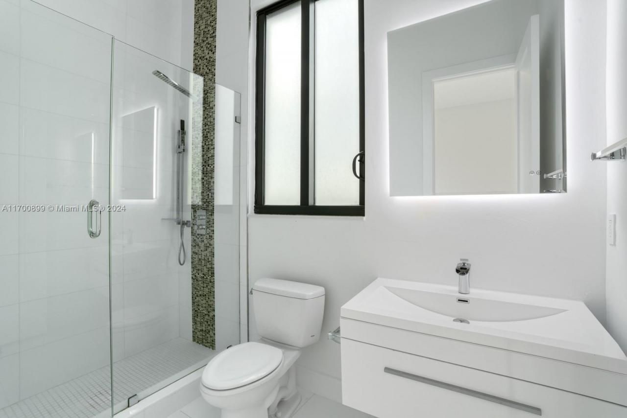 2040 NE 121st Rd, North Miami, FL 33181 Photo