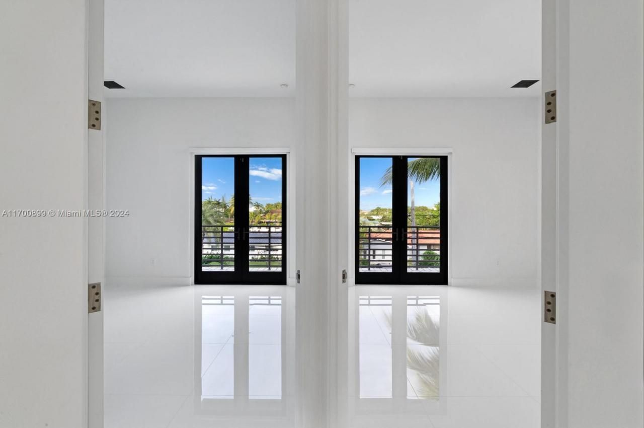 2040 NE 121st Rd, North Miami, FL 33181 Photo