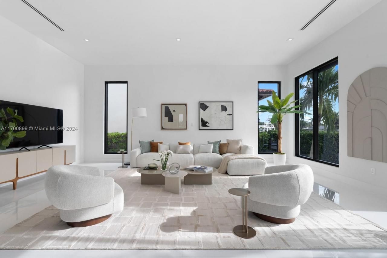 2040 NE 121st Rd, North Miami, FL 33181 Photo