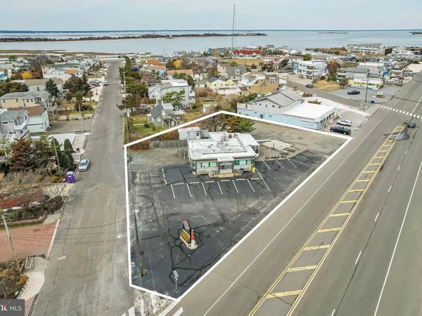 704 BROADWAY, BARNEGAT LIGHT, NJ 08006