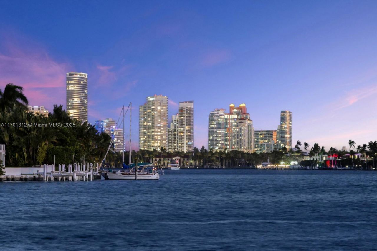 1386 S Venetian Way, Miami, FL 33139 Photo