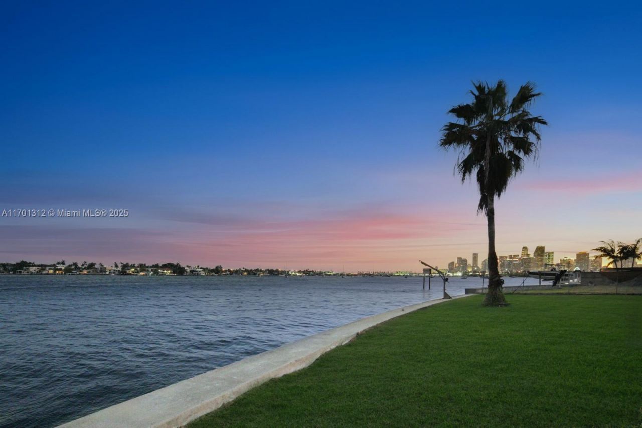 1386 S Venetian Way, Miami, FL 33139 Photo