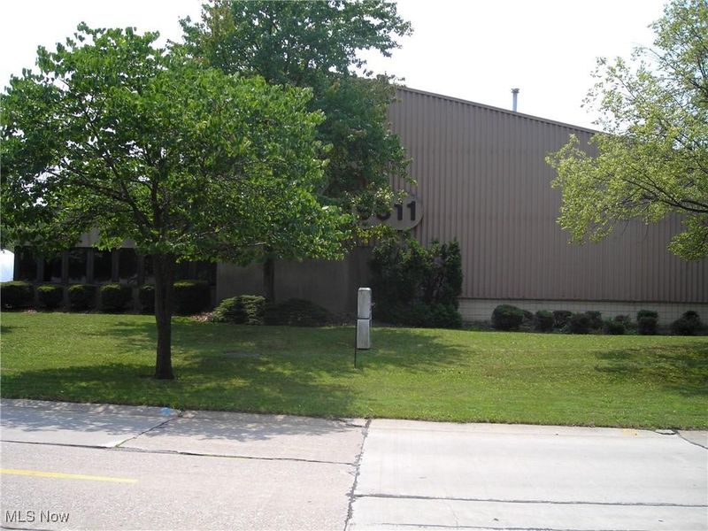 19511 Progress Drive, Strongsville, OH 44149 Photo 2