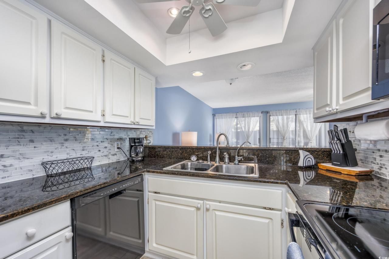 86 Shadow Moss Pl. Photo 11