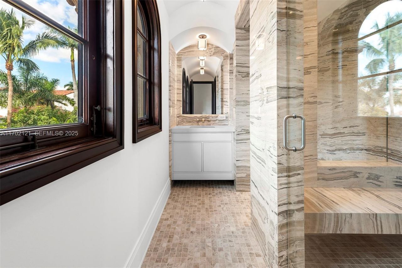 49 Palm Ave, Miami Beach, FL 33139 Photo