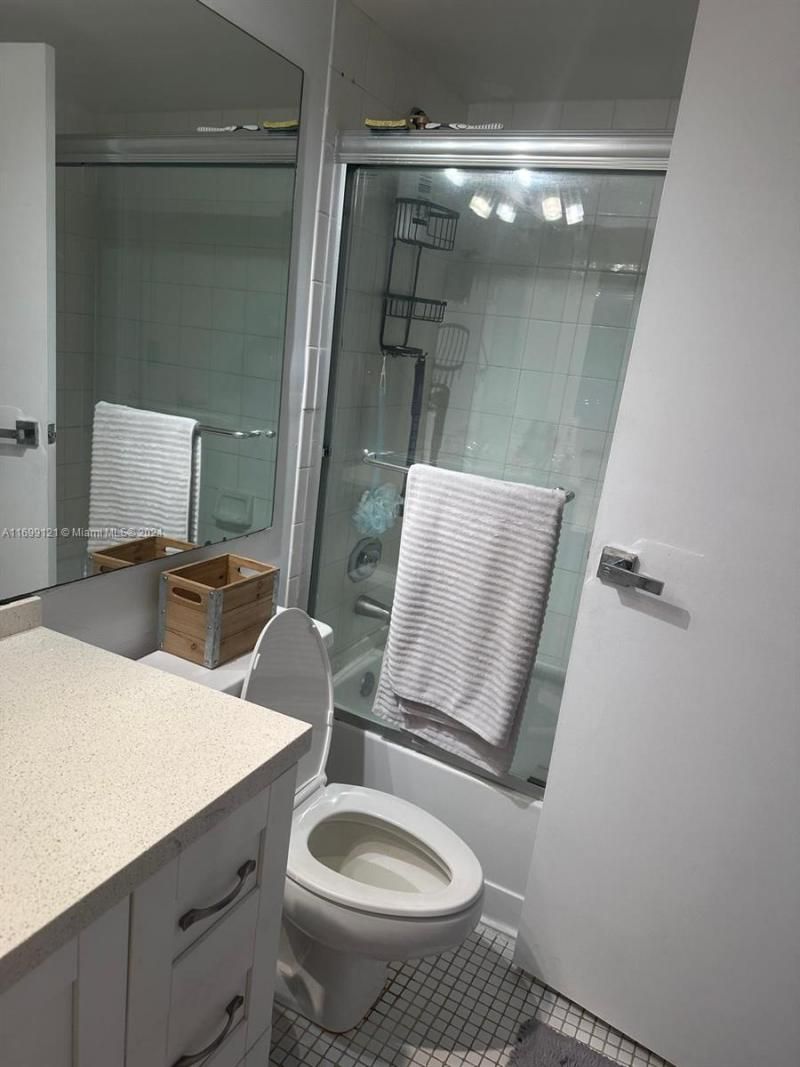 7601 E Treasure Dr, Unit 610, North Bay Village, FL 33141 Photo