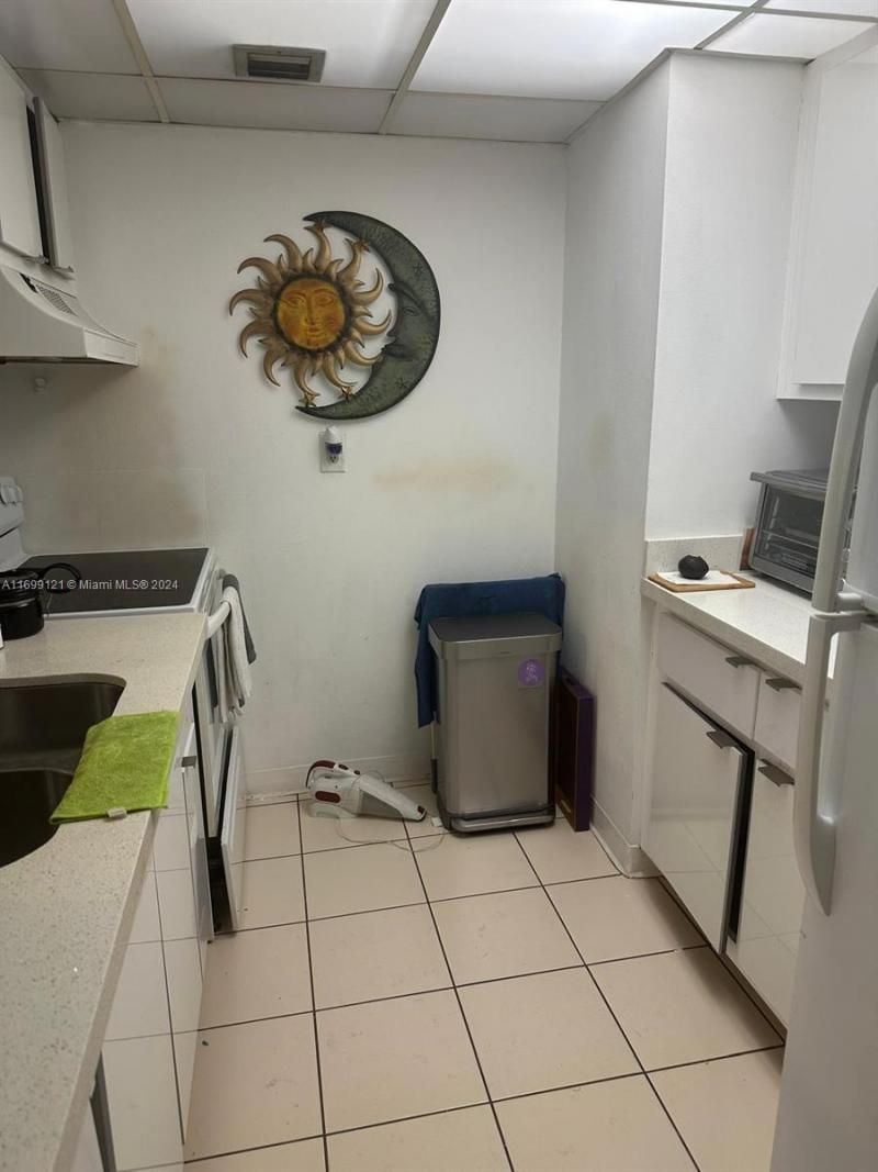 7601 E Treasure Dr, Unit 610, North Bay Village, FL 33141 Photo