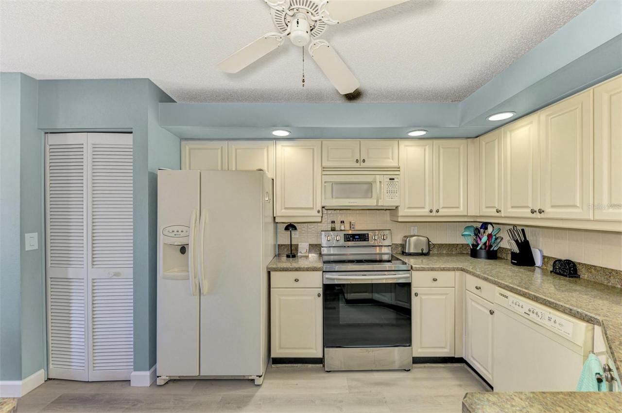 5761 Avista Drive, Unit 5761, Sarasota, FL 34243 Photo