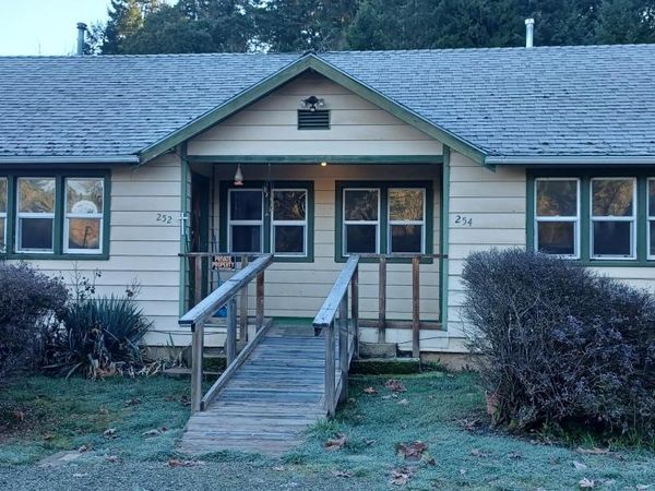 252 5th Street, Glendale, OR 97442