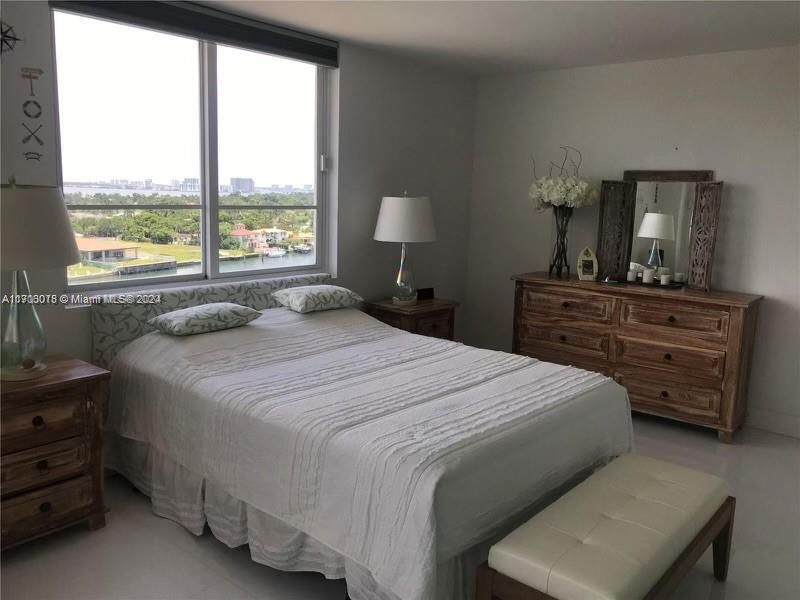 5005 Collins Ave, Unit 1108, Miami Beach, FL 33140 Photo