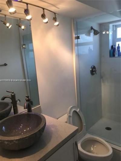 5005 Collins Ave, Unit 1108, Miami Beach, FL 33140 Photo