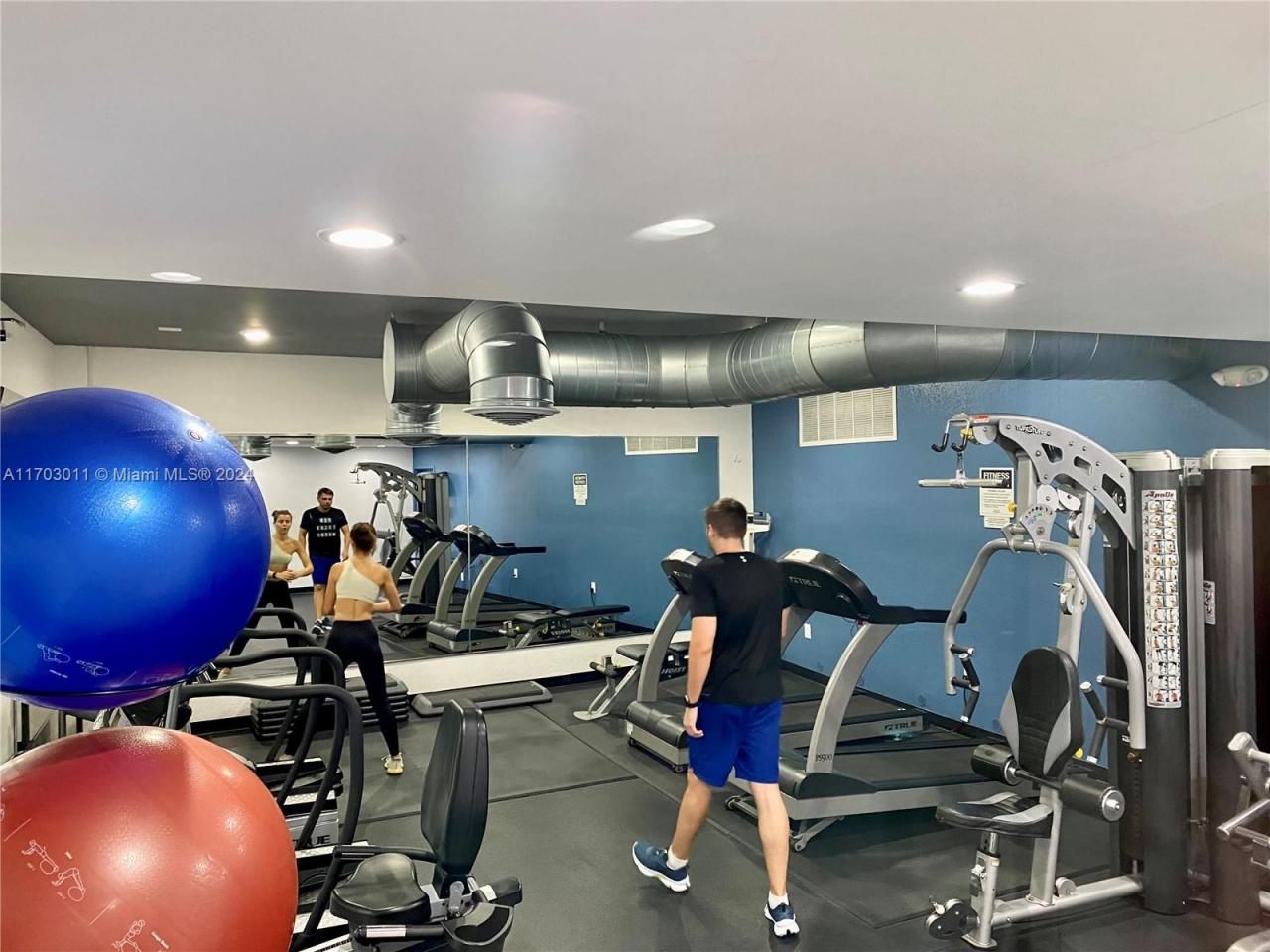 401 Golden Isles Dr, Unit 505, Hallandale Beach, FL 33009 Photo