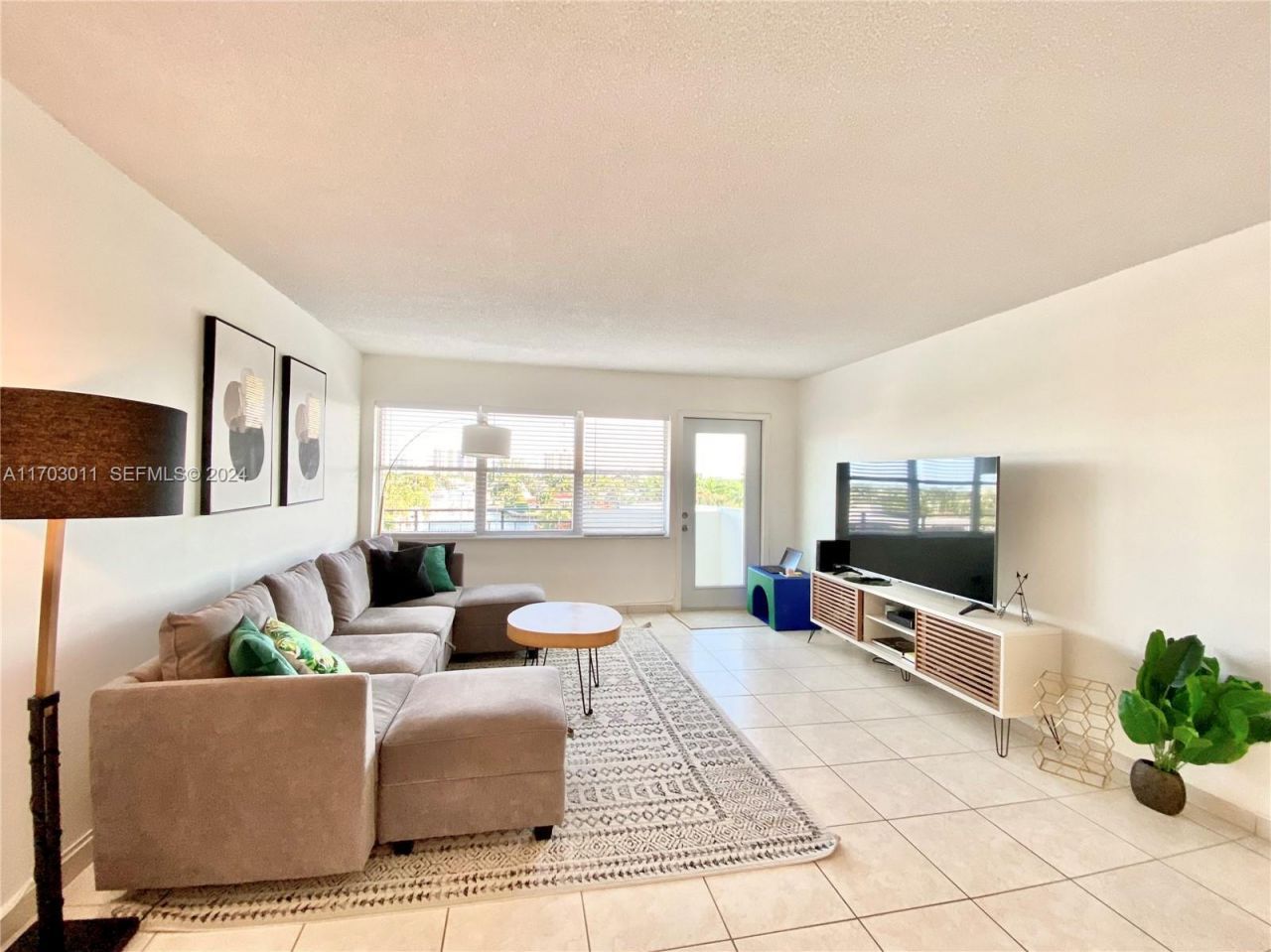 401 Golden Isles Dr, Unit 505, Hallandale Beach, FL 33009 Photo