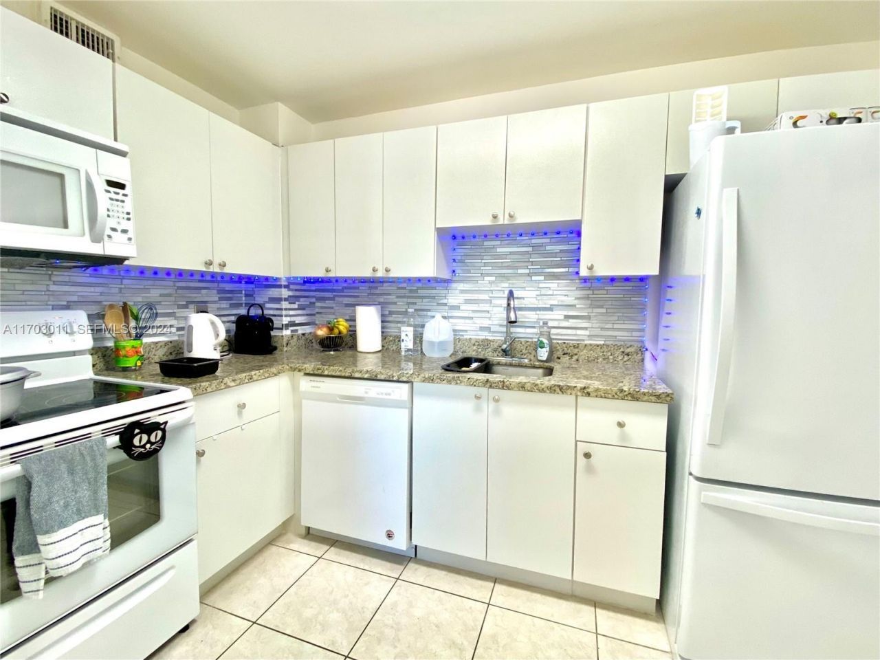 401 Golden Isles Dr, Unit 505, Hallandale Beach, FL 33009 Photo