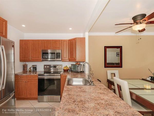 3431 NW 50th Avenue, Unit 201, Lauderdale Lakes, FL 33319