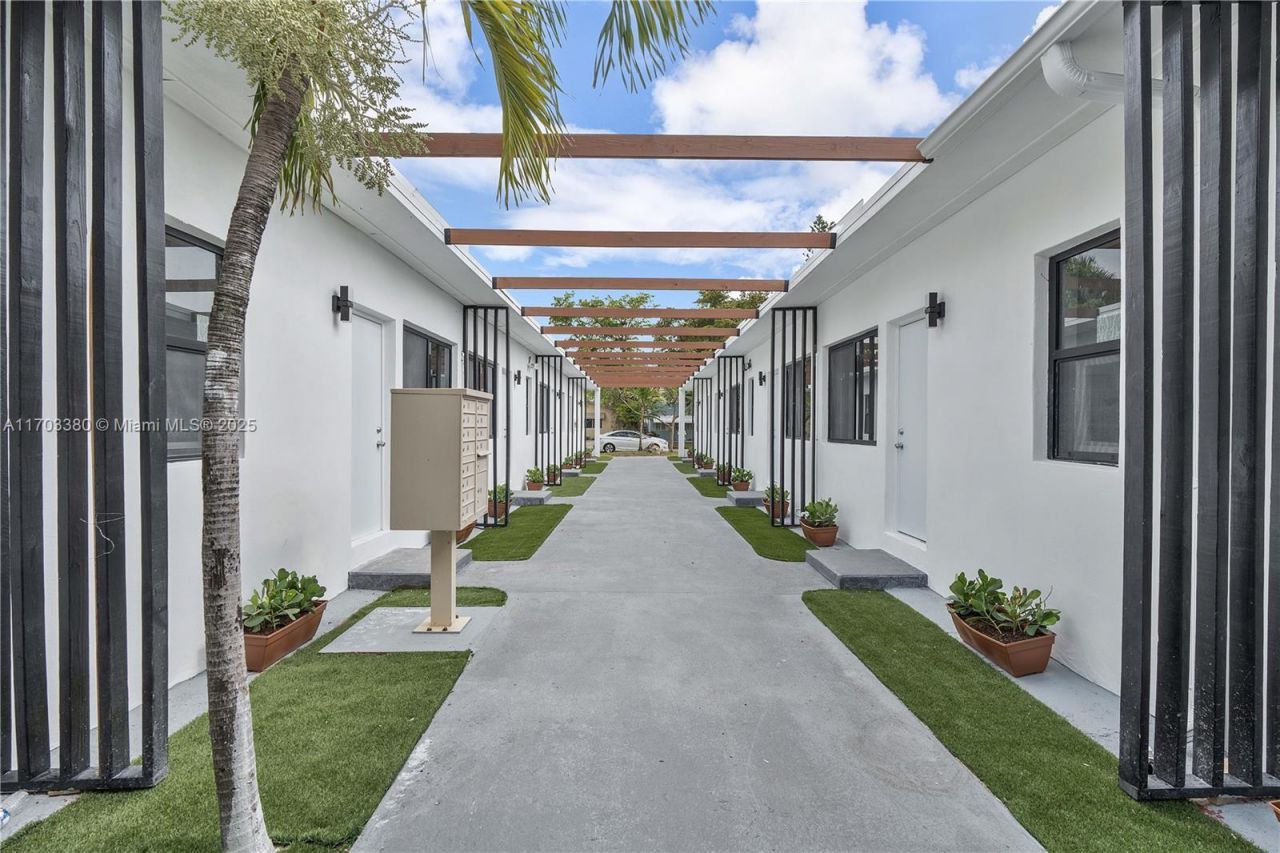 1946 Pierce St, Unit 3, Hollywood, FL 33020 Photo