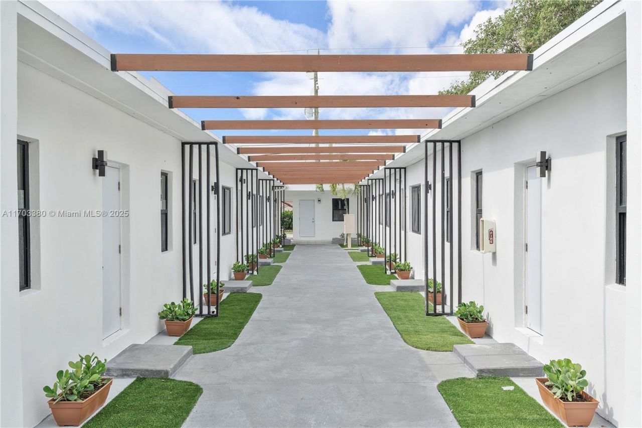 1946 Pierce St, Unit 3, Hollywood, FL 33020 Photo