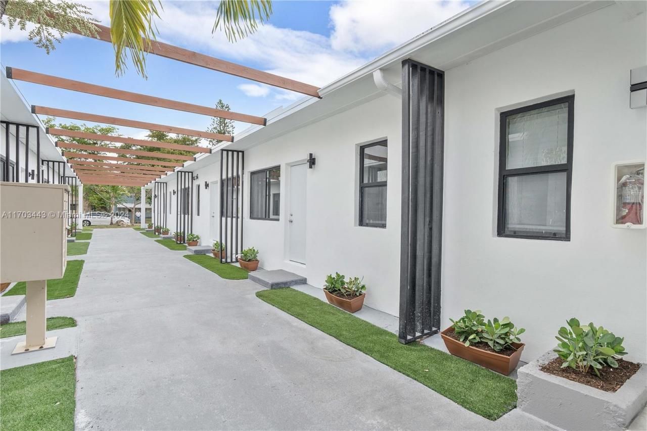 1946 Pierce St, Unit 1, Hollywood, FL 33020 Photo