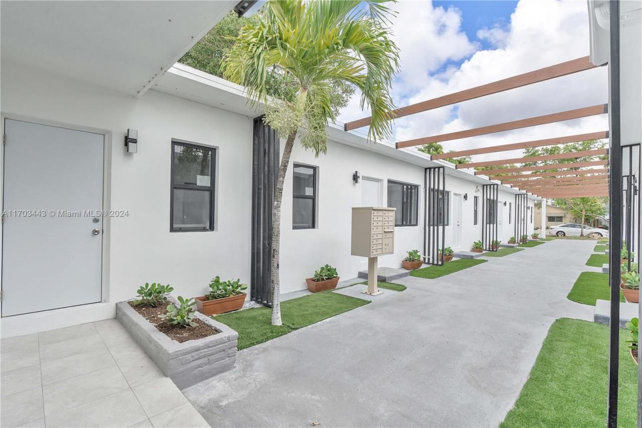 1946 Pierce St, Unit 1, Hollywood, FL 33020 Photo